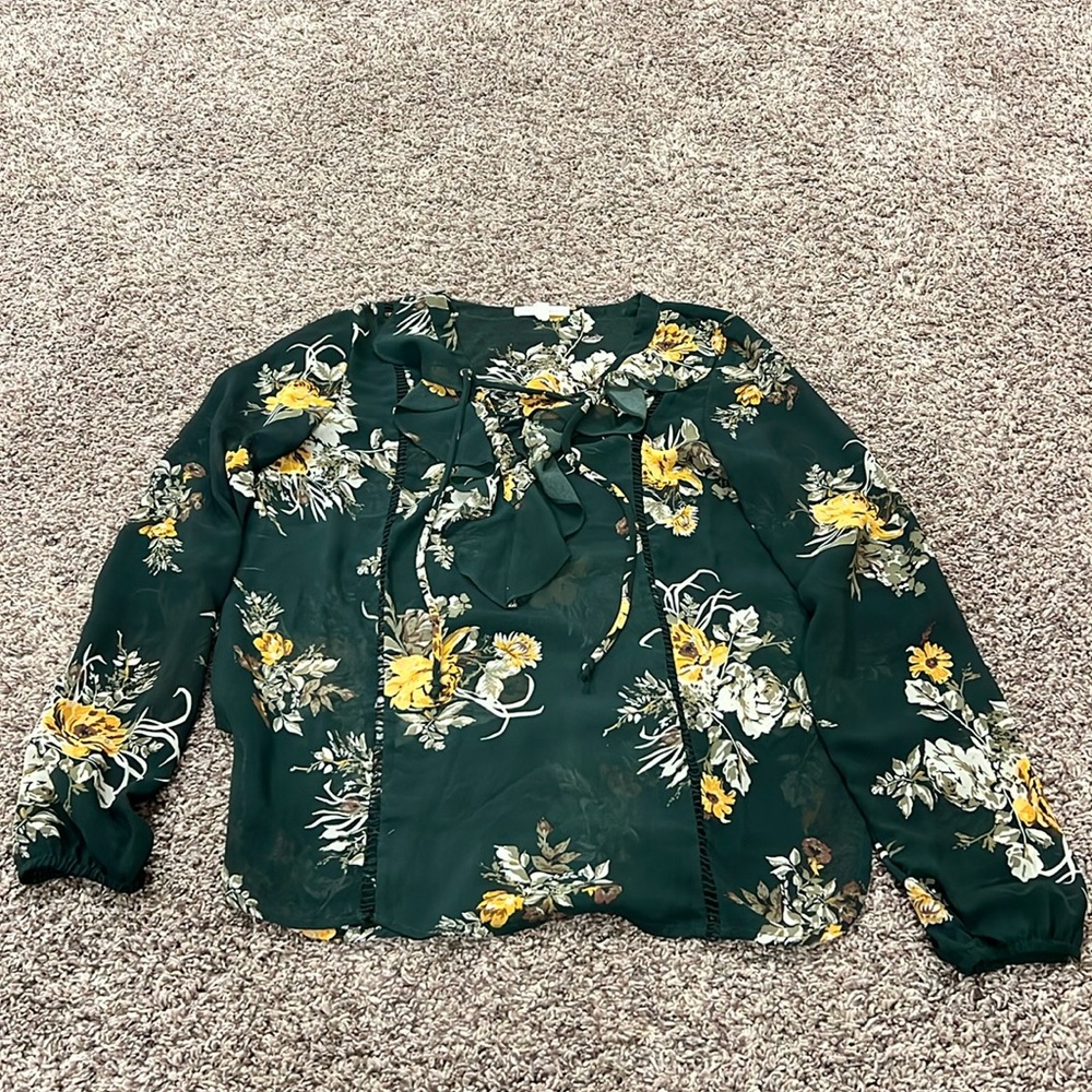 Used floral top. Size xs